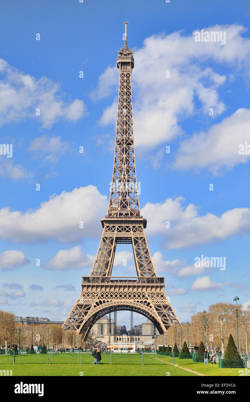 Paris Mar 2 Daylight View Of The Eiffel Tower La Tour Eiffel Is Stock Photo Alamy Paris Mar 2 Daylight View Of The Eiffel Tower La Tour Eiffel Is Stock Photo Alamy