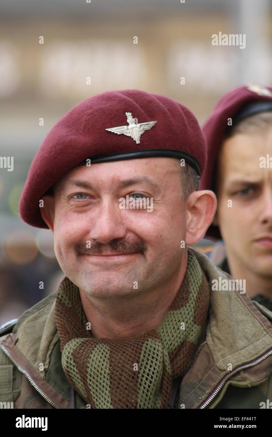 Paratrooper beret hi-res stock photography and images - Alamy