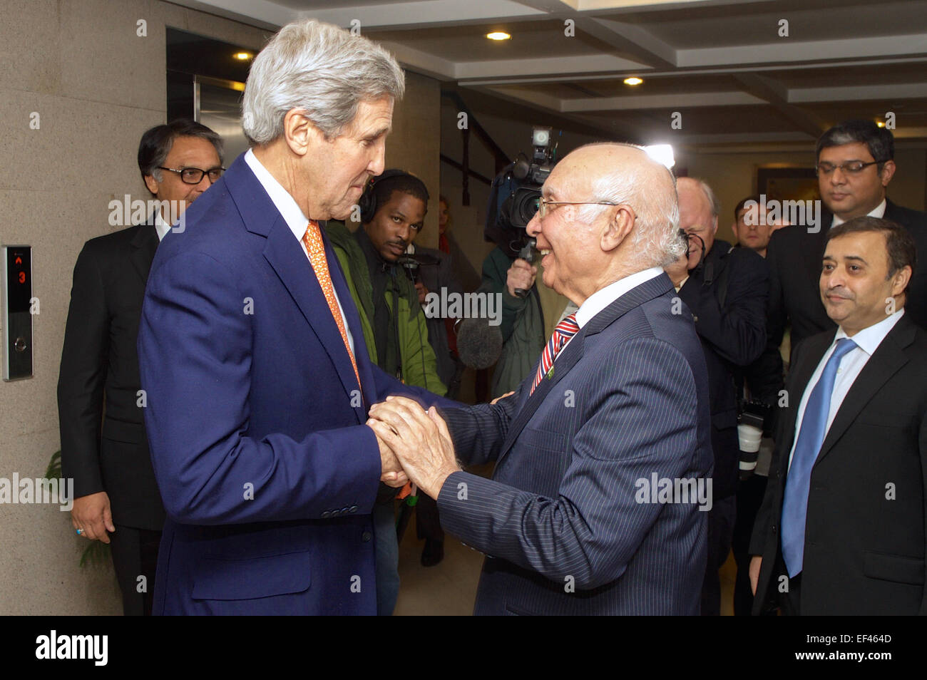 Aziz pakistani prime minister nawaz hi-res stock photography and images ...