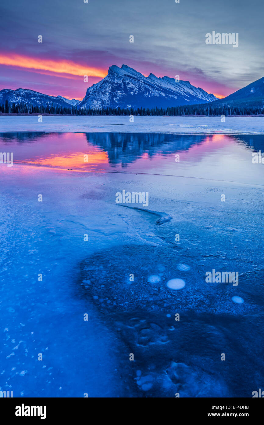 Spectacular dawn light in winter, Mount Rundle, Banff National Park, Alberta, Canada Stock Photo