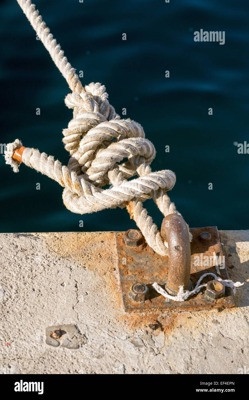 knot mooring of a vessel Stock Photo