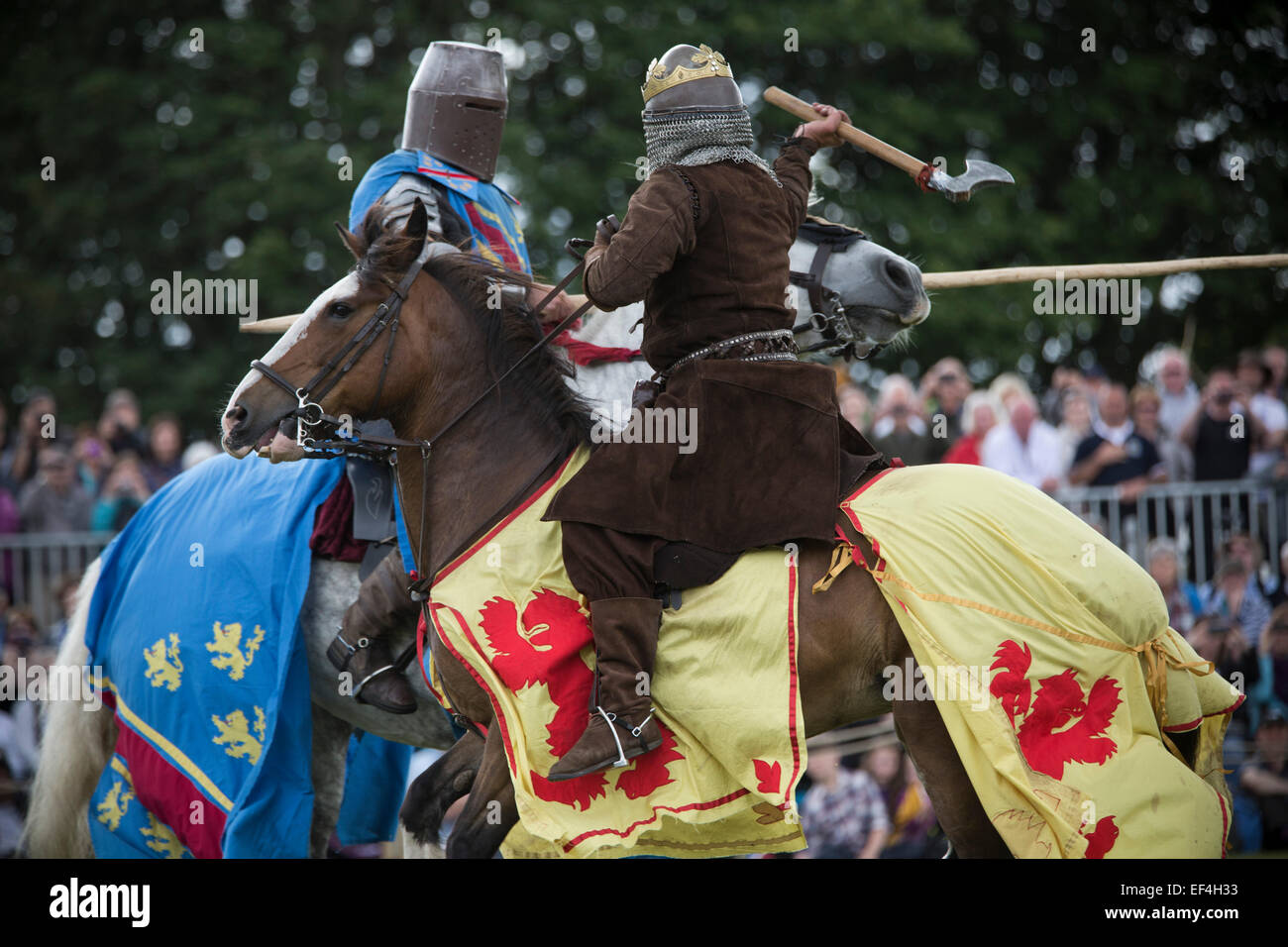 Participants dressed as Robert the Bruce taking part in a battle scene at Bannockburn Live, at Bannockburn, Stirlingshire. Stock Photo