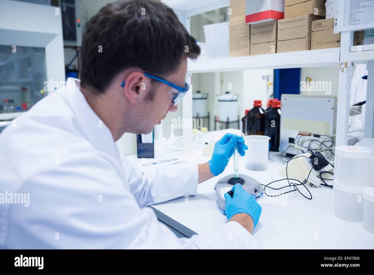 Centrifuge hires stock photography and images Alamy