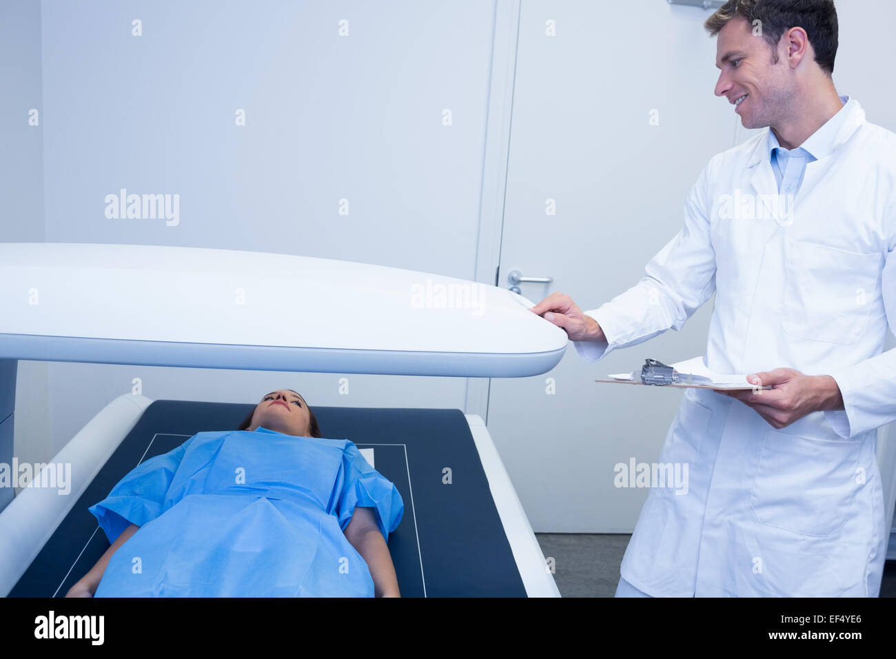 Physician woman radiography hi-res stock photography and images - Alamy