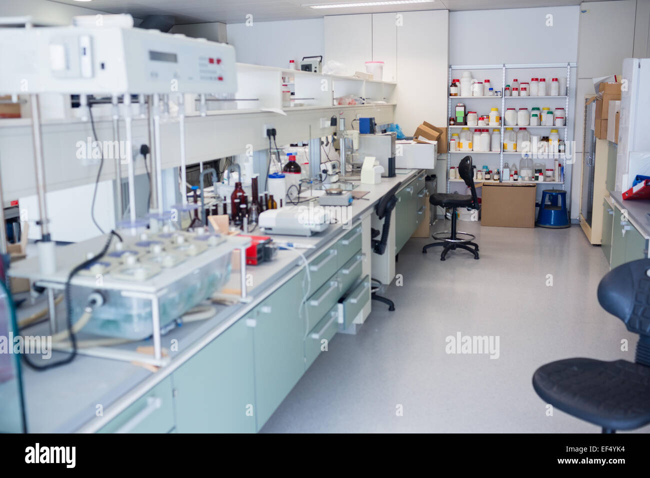 Close laboratory hi-res stock photography and images - Alamy