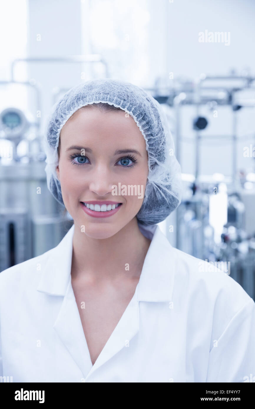 Woman wearing hair net hi-res stock photography and images - Alamy Woman wearing hair net hi-res stock photography and images - Alamy