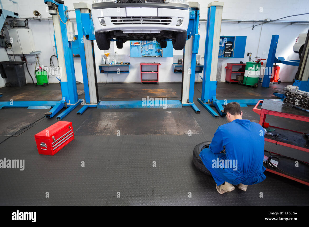 Mechanic working on a tire wheel Stock Photo - Alamy