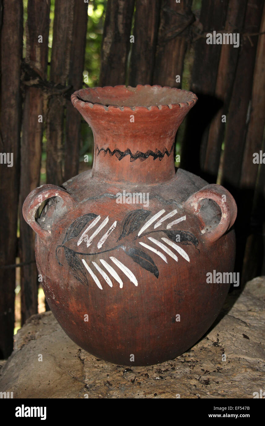 Mayan Pot In The Traditional Maya House At Belize Botanic Gardens Stock Photo