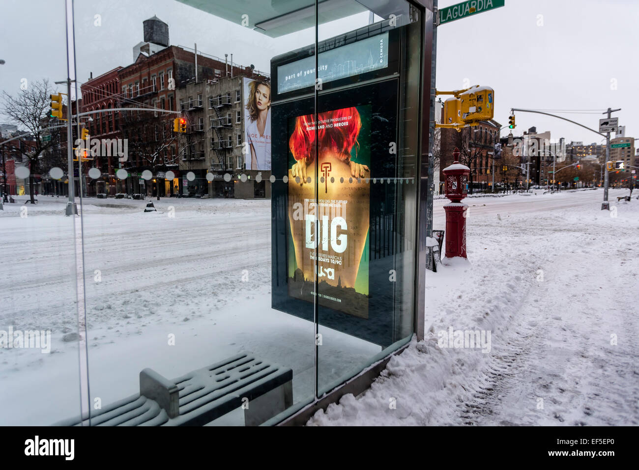 New York, USA. 26th January, 2015. US Weather: Despite predictions that Winter Storm Juno would drop 2 to 3 feet of snow, Manhattan only received a few inches. The travel ban by NYS Governor Cuomo and NYC Mayor De Blasio for non-emergency traffic was lifted at approximately 8 am and public transit resumed on a limited schedule.  Credit: Stacy Walsh Rosenstock/Alamy Live News Stock Photo