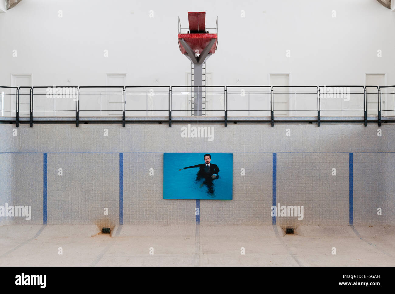 Empty art gallery hi-res stock photography and images - Alamy