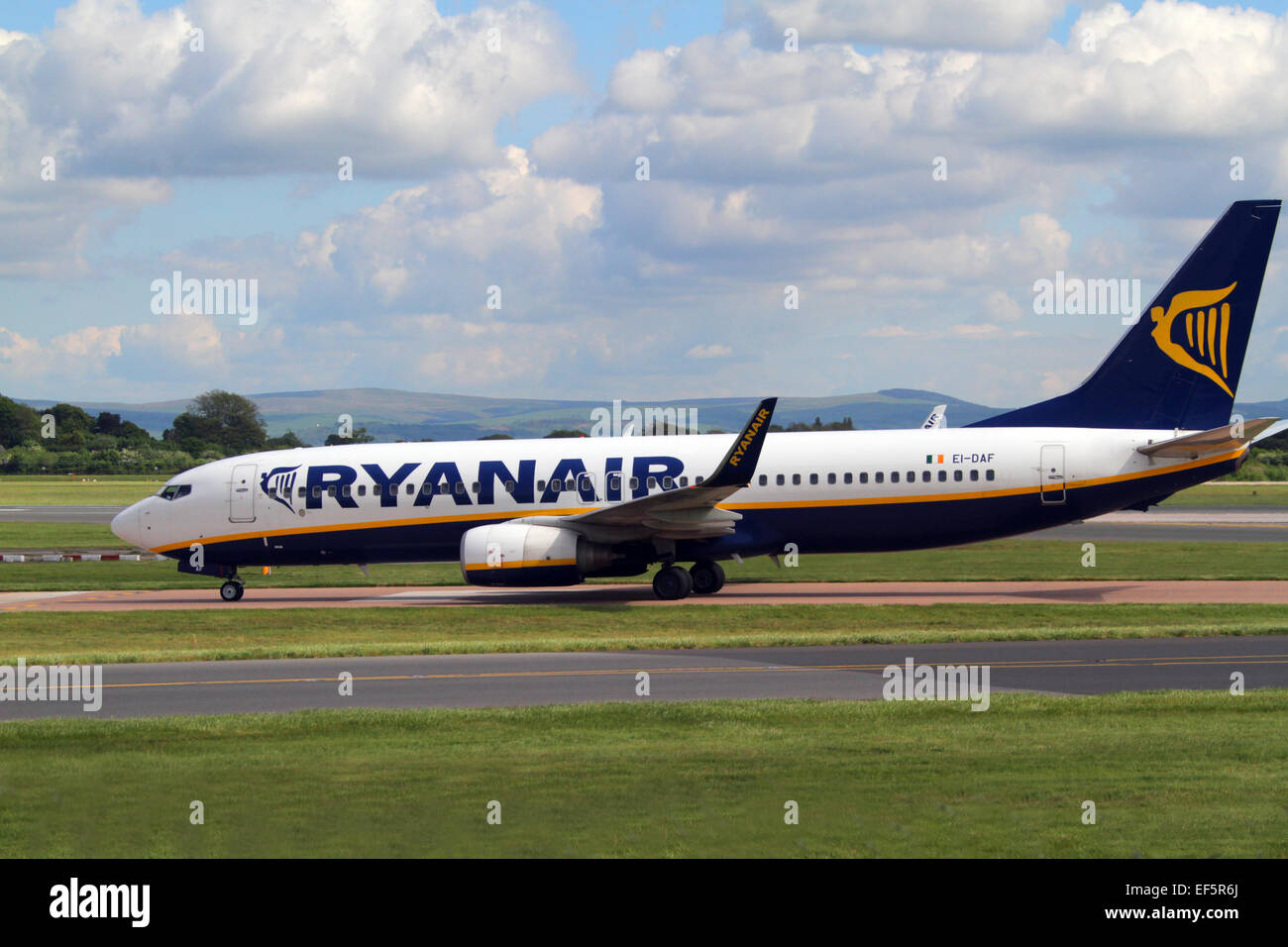 RYAN AIR BOEING 737-8AS AIRCRAFT EI-DAF MANCHESTER AIRPORT ENGLAND 14 May 2014 Stock Photo