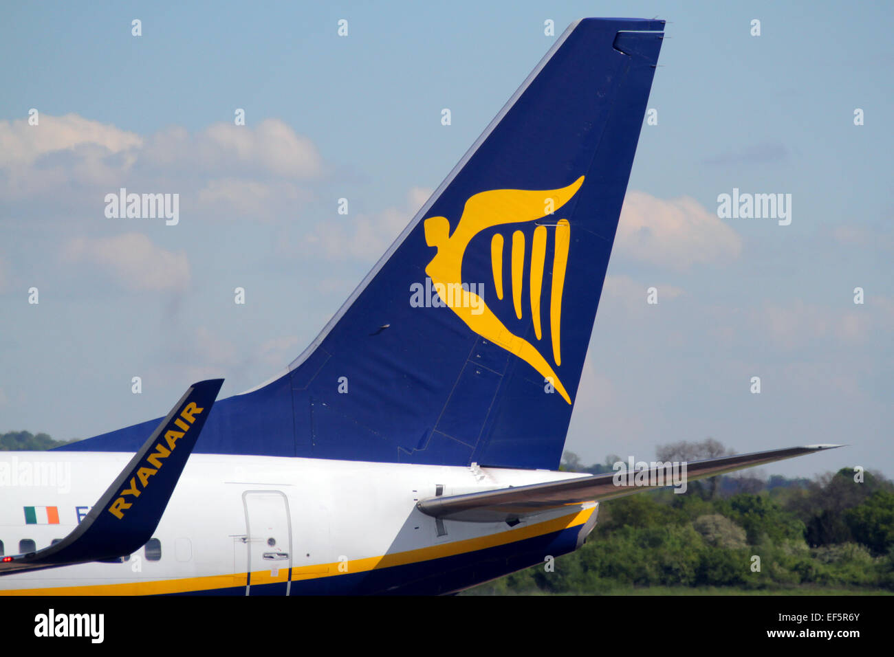 RYAN AIR BOEING 737-8AS AIRCRAFT TAIL FIN MANCHESTER AIRPORT ENGLAND 14 May 2014 Stock Photo