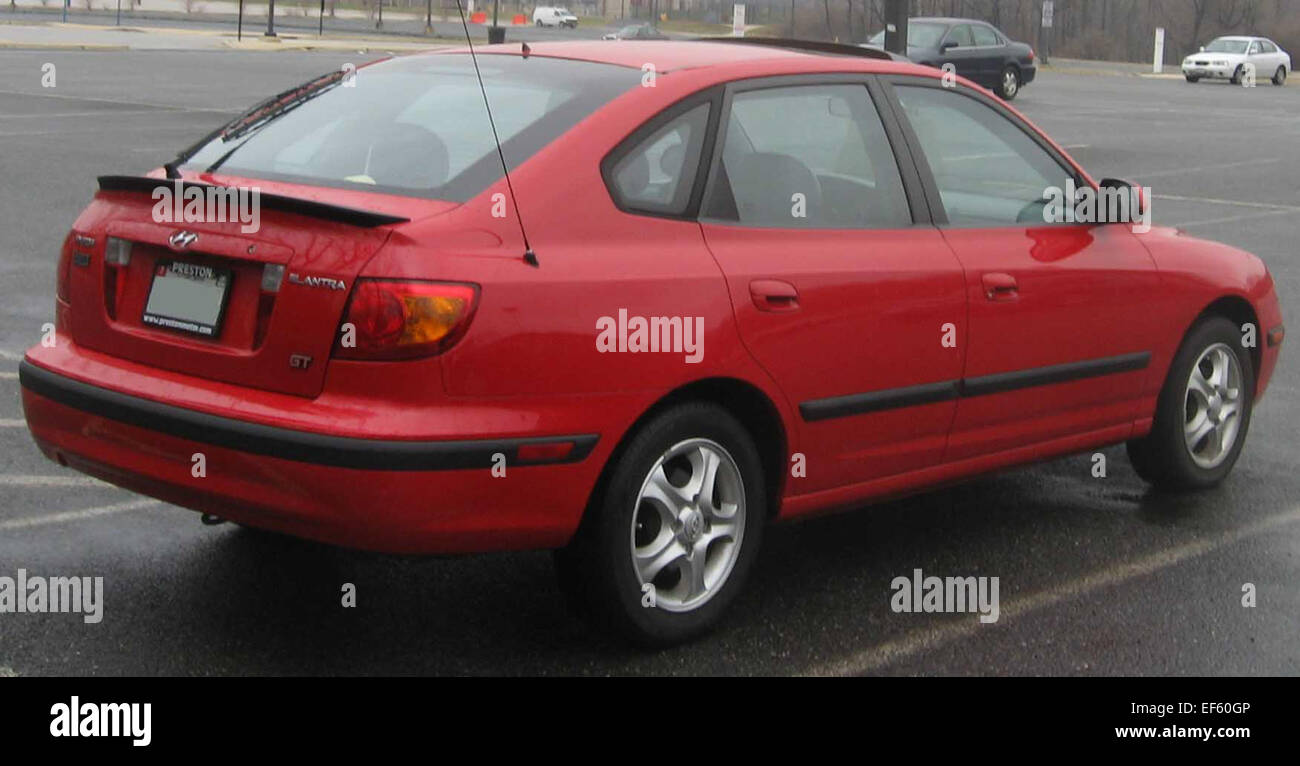 02 03 Hyundai Elantra GT hatch Stock Photo Alamy