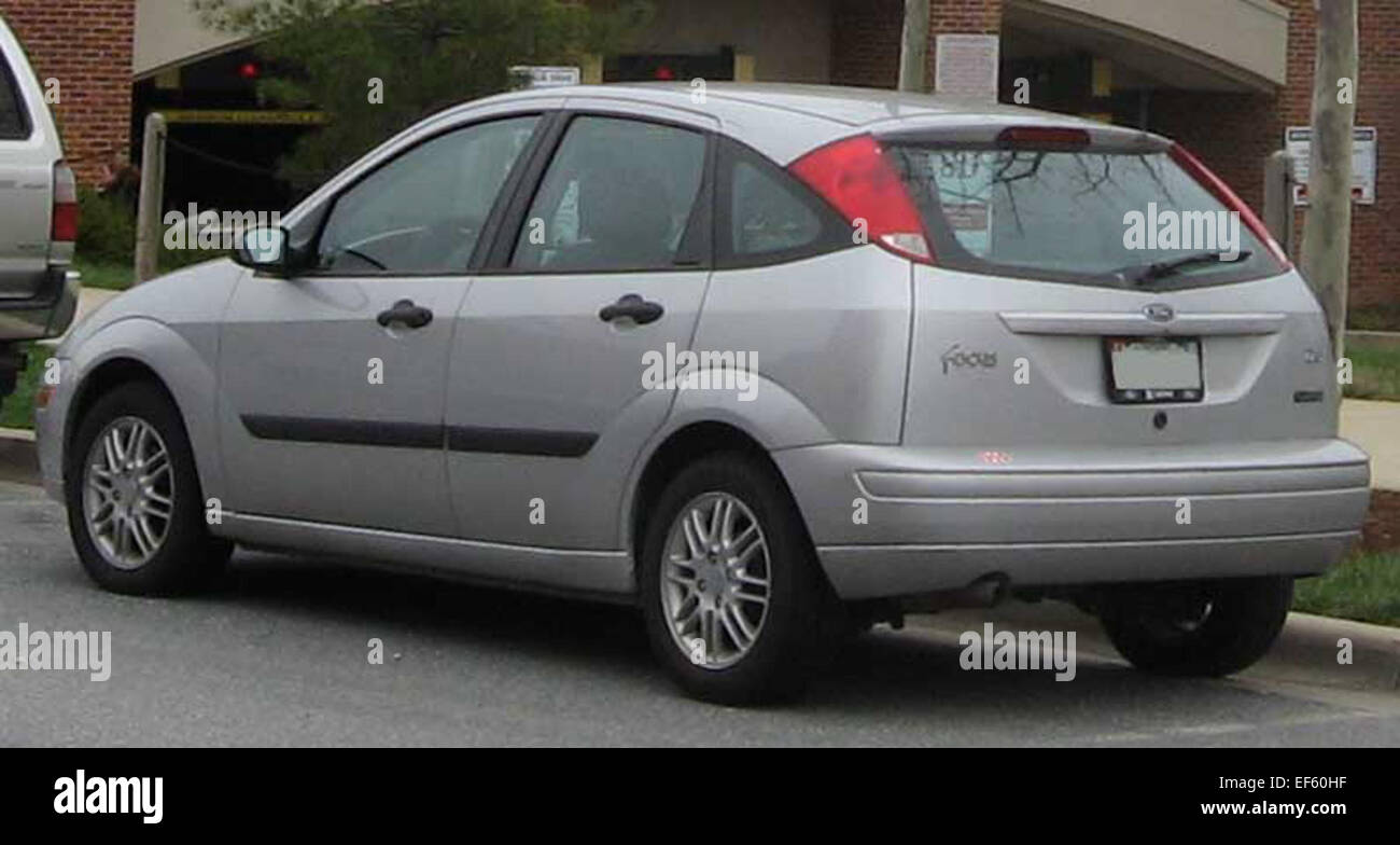 02 04 Ford Focus ZX5 Stock Photo - Alamy