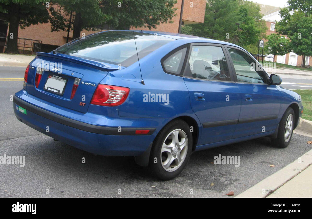 04 06 Hyundai Elantra GT hatch Stock Photo Alamy