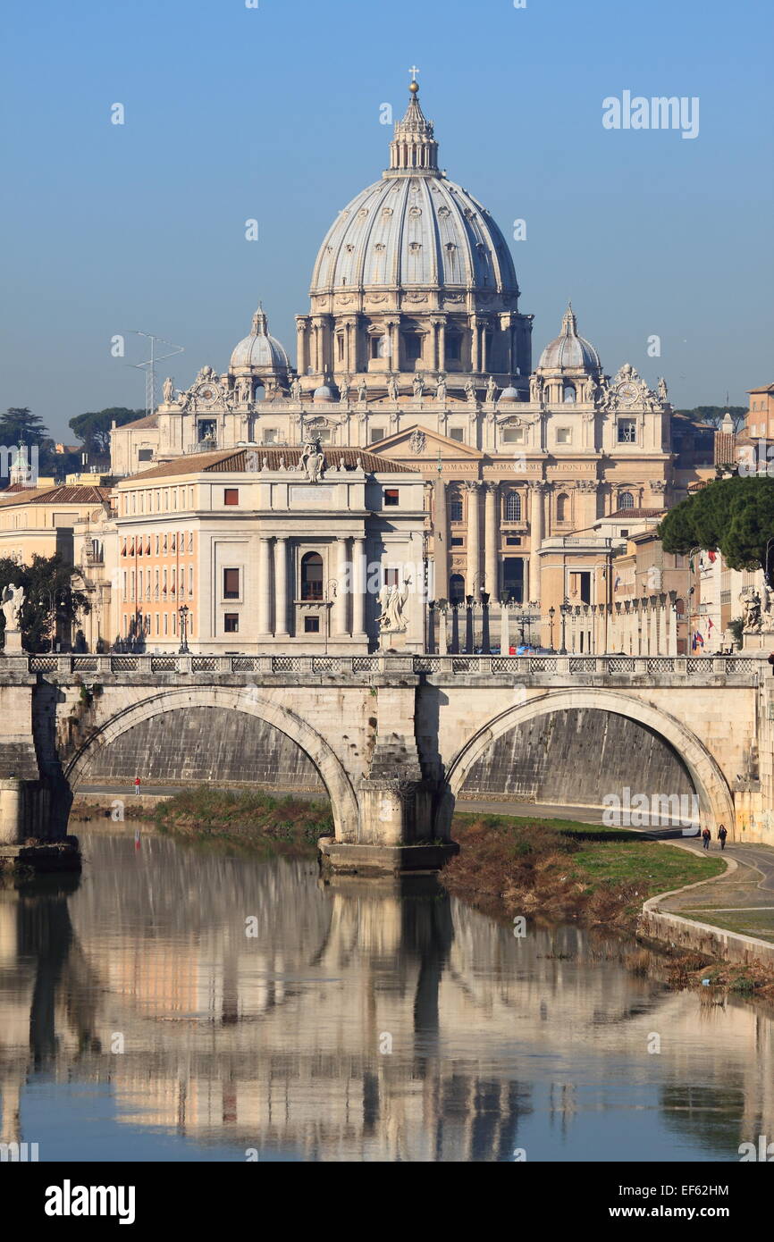 Saint Peter basilica from the river Tevere. Rome, Italy Stock Photo