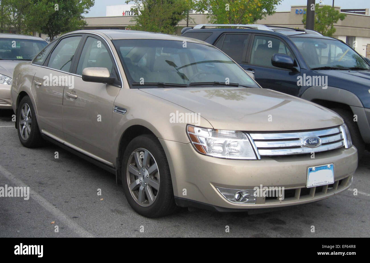 08 Ford Taurus SEL Stock Photo - Alamy