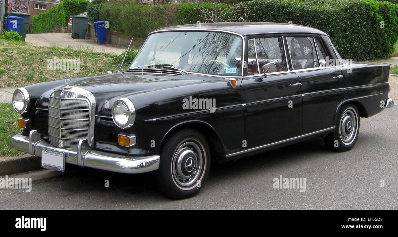Mercedes benz 190 d hi-res stock photography and images - Alamy