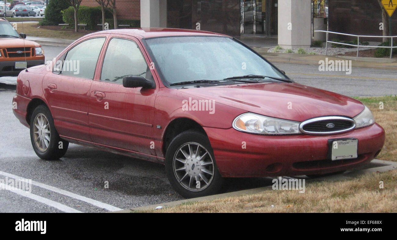 The 1998-2000 Ford Contour SE is a compact sedan offering a comfortable ...