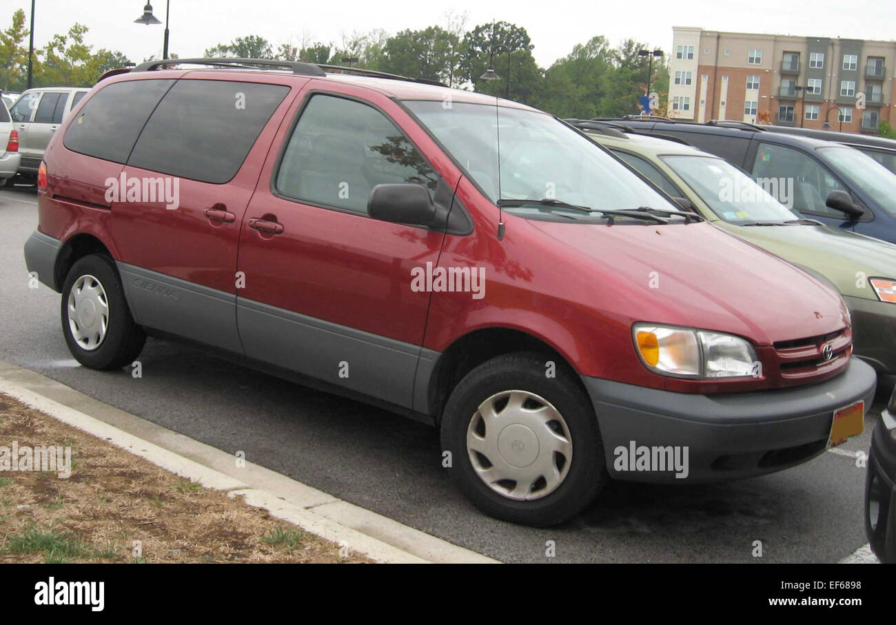 1998 2000 Toyota Sienna Stock Photo Alamy