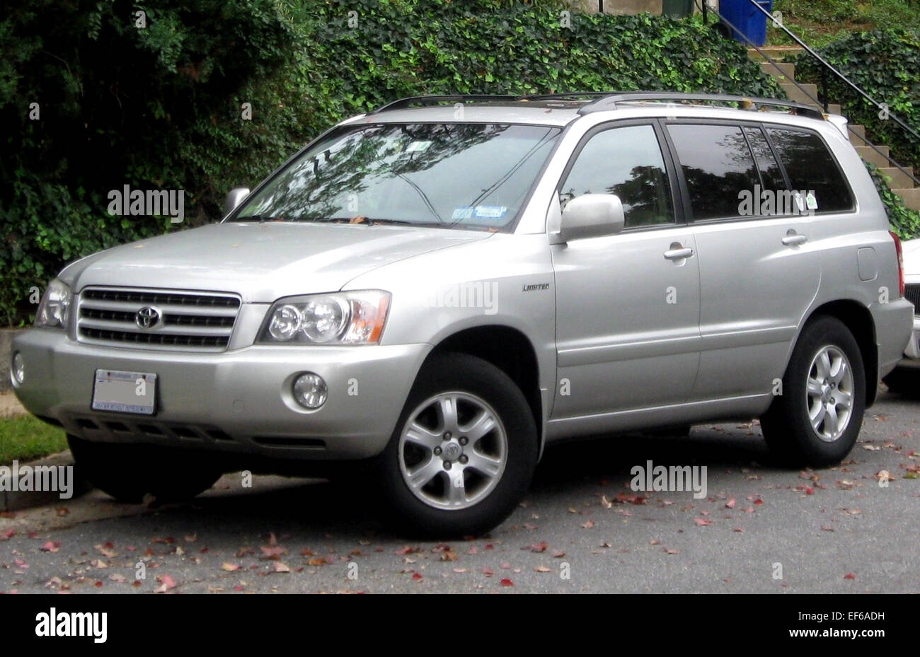 The 2001-2003 Toyota Highlander Limited is a mid-size SUV offering a ...