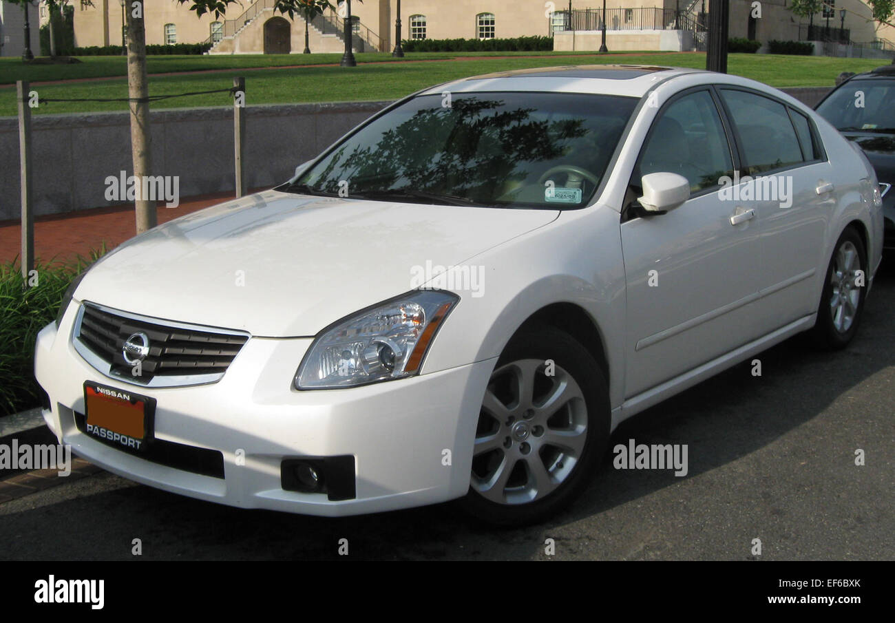 2007 2008 Nissan Maxima 3 5sl Stock Photo Alamy