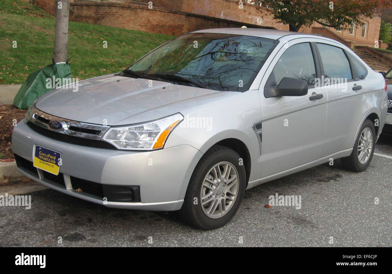 The 2008 Ford Focus SE sedan is a compact car known for its fuel ...