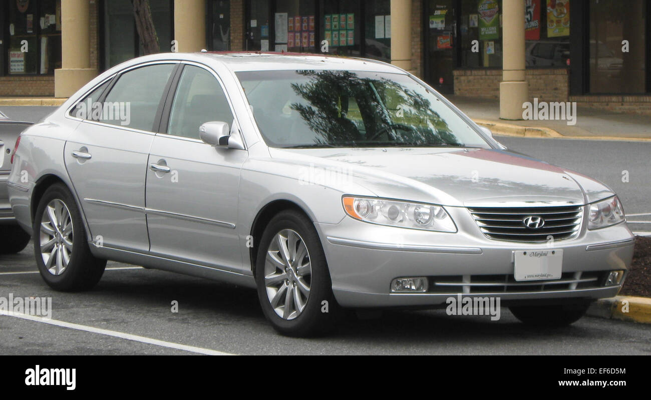 The 2009 Hyundai Azera Limited is a full-size sedan known for its ...