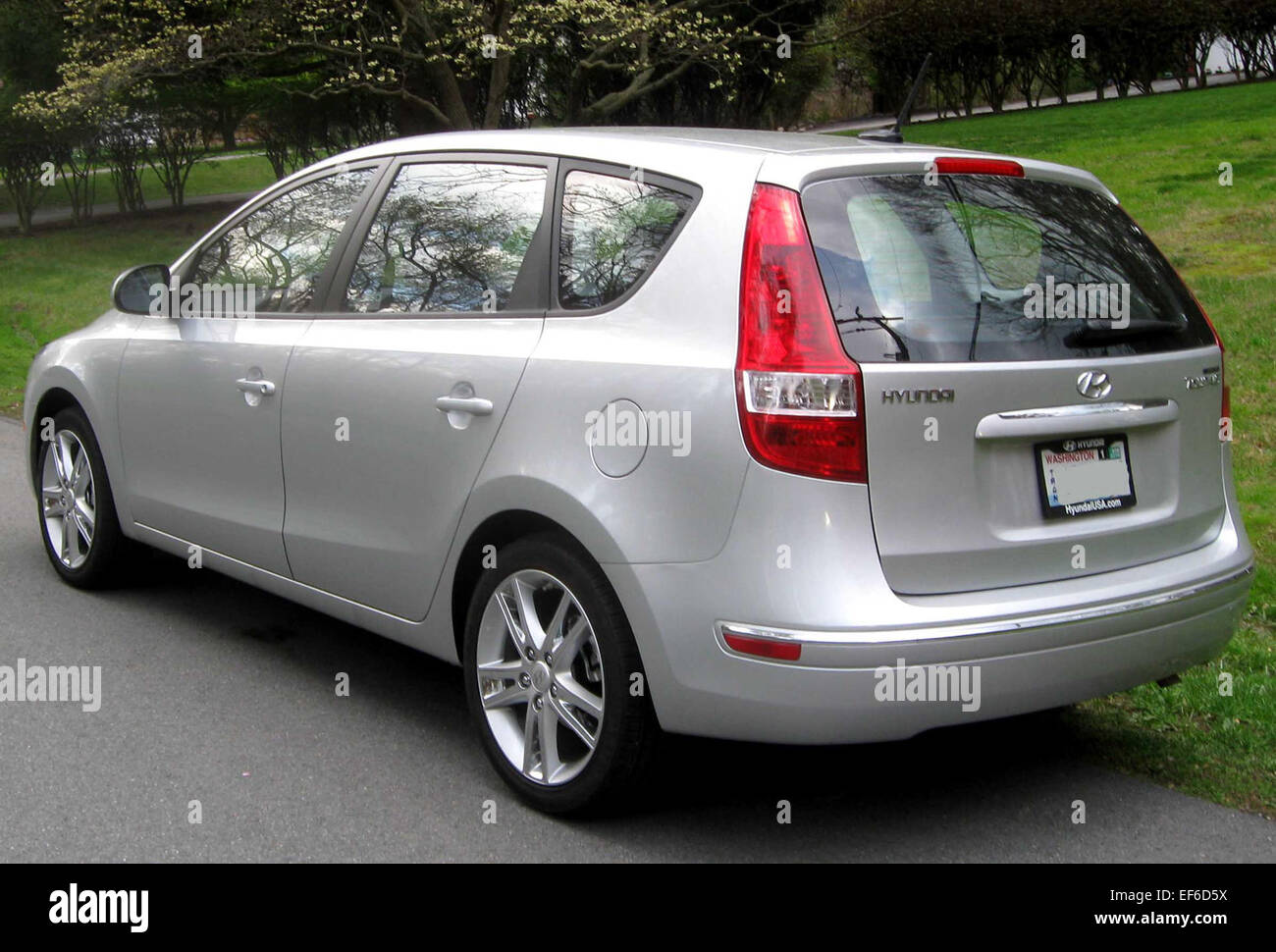 Hyundai elantra touring hires stock photography and images Alamy