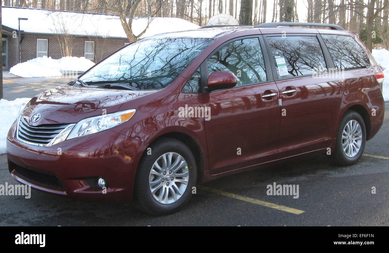 2010 toyota sienna van