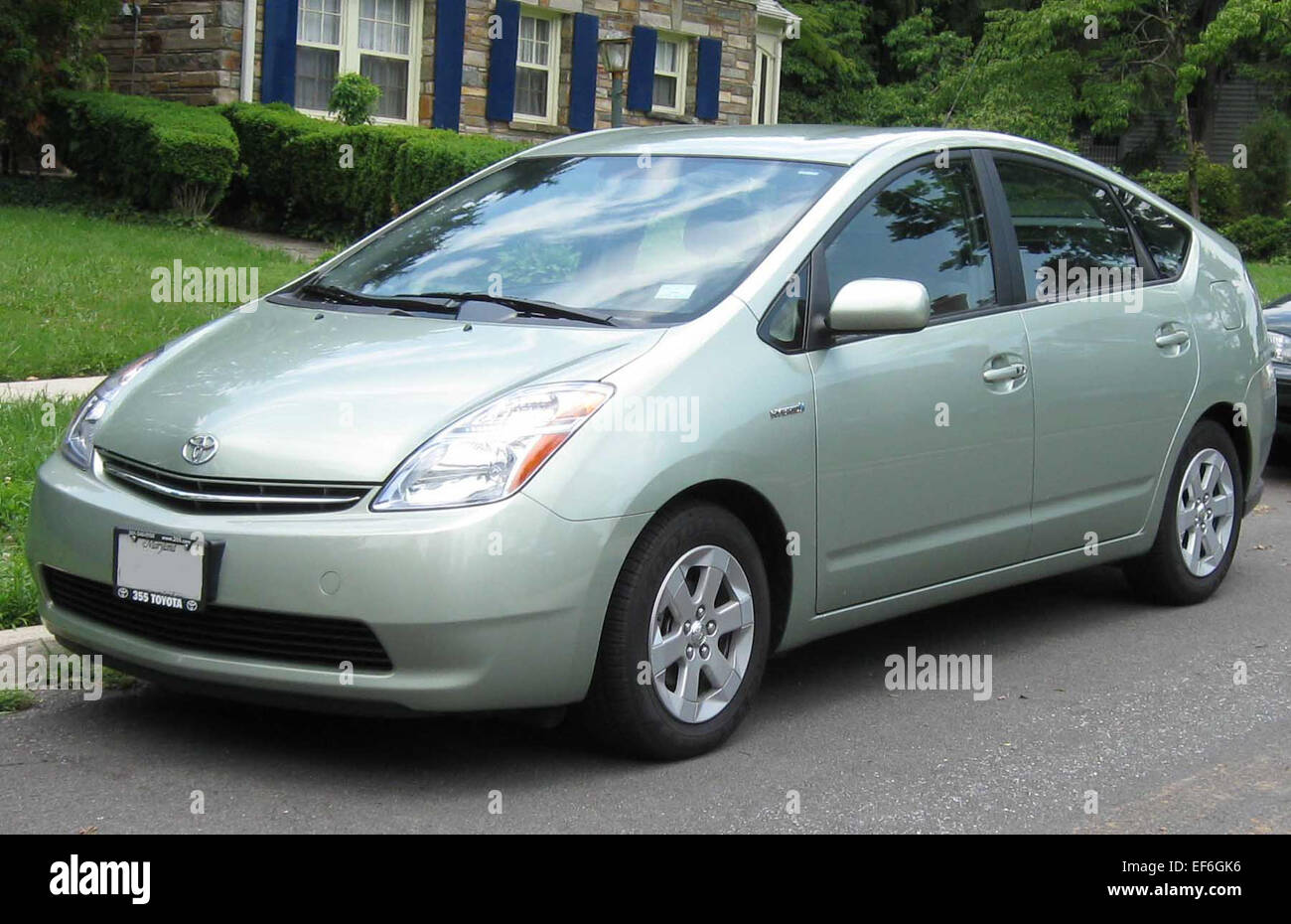 The second-generation Toyota Prius, produced from 2004 to 2009, is a ...
