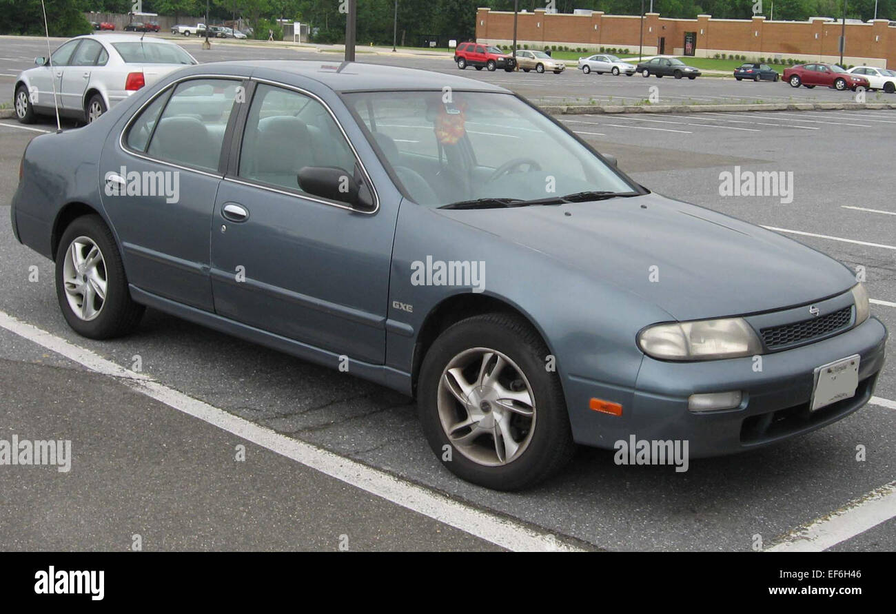 93 94 Nissan Altima GXE Stock Photo - Alamy