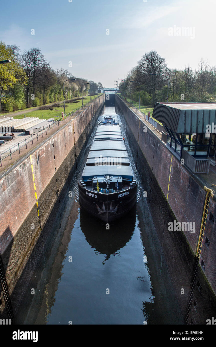 Ruhr lock at Duisburg-Meidrich, connects the Ruhr to the Rhine-Herne Canal and the River Rhine, 311 meters long Stock Photo