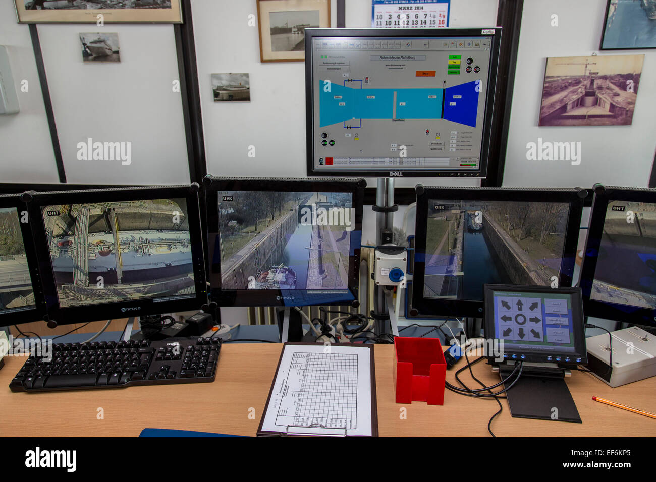 Ruhr lock at Duisburg-Meidrich, connects the Ruhr to the Rhine-Herne Canal and the River Rhine, 311 meters long, control station Stock Photo