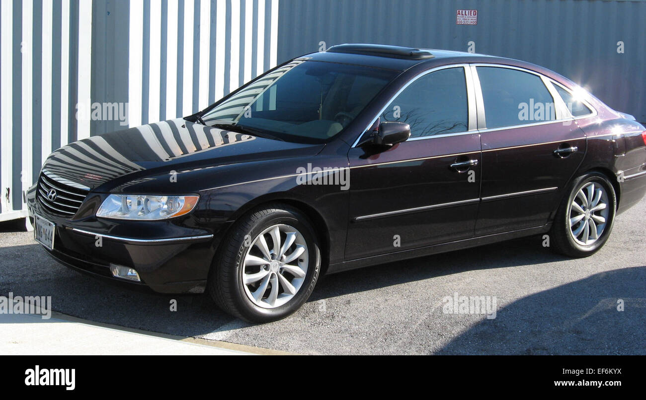 The Hyundai Azera is a full-size sedan known for its upscale interior ...