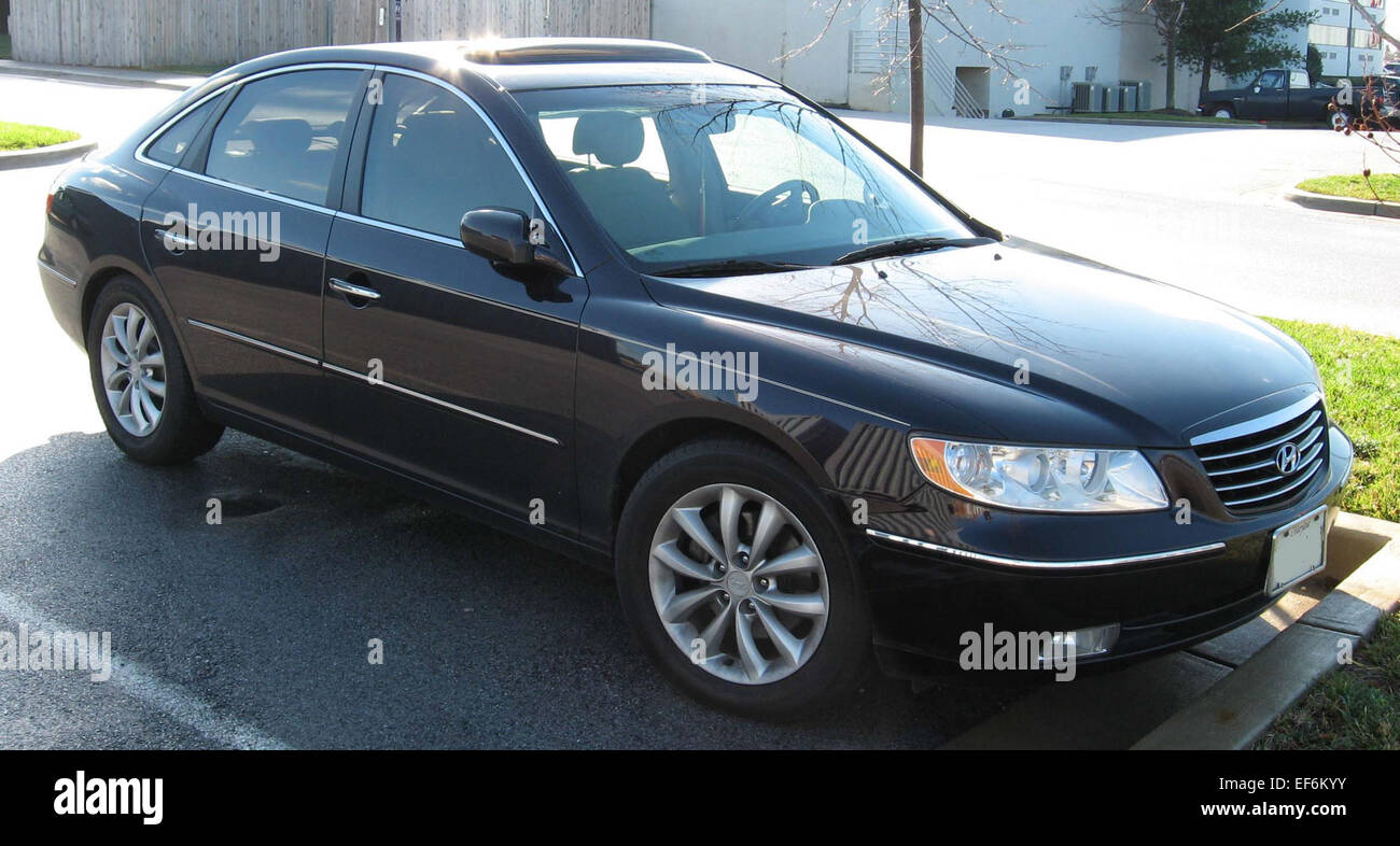 The Hyundai Azera is a full-size sedan that offers a smooth ride and a ...