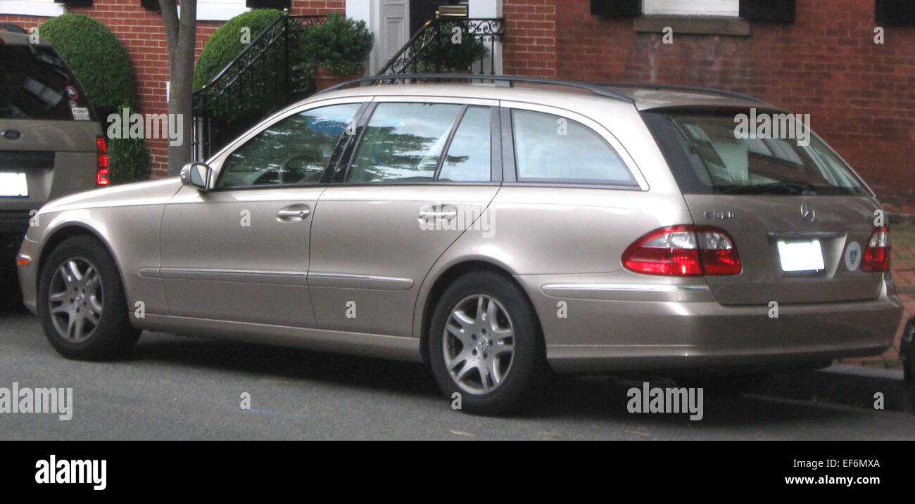 Mercedes Benz E320 wagon W211 Stock Photo - Alamy