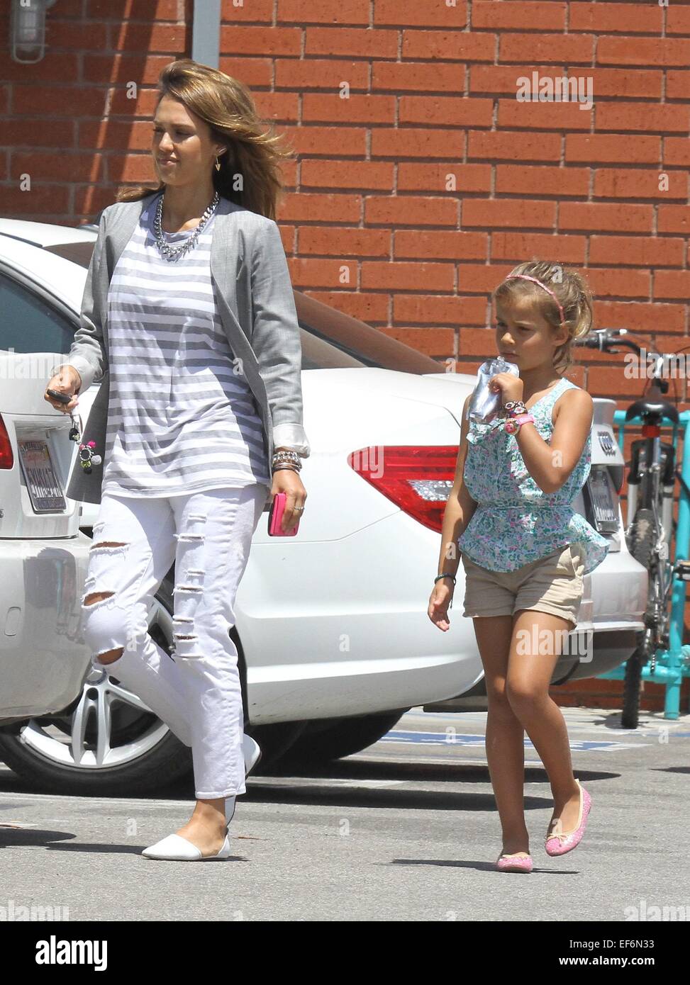 Jessica Alba spotted at Mrs. Winston's Green Grocery with her daughter