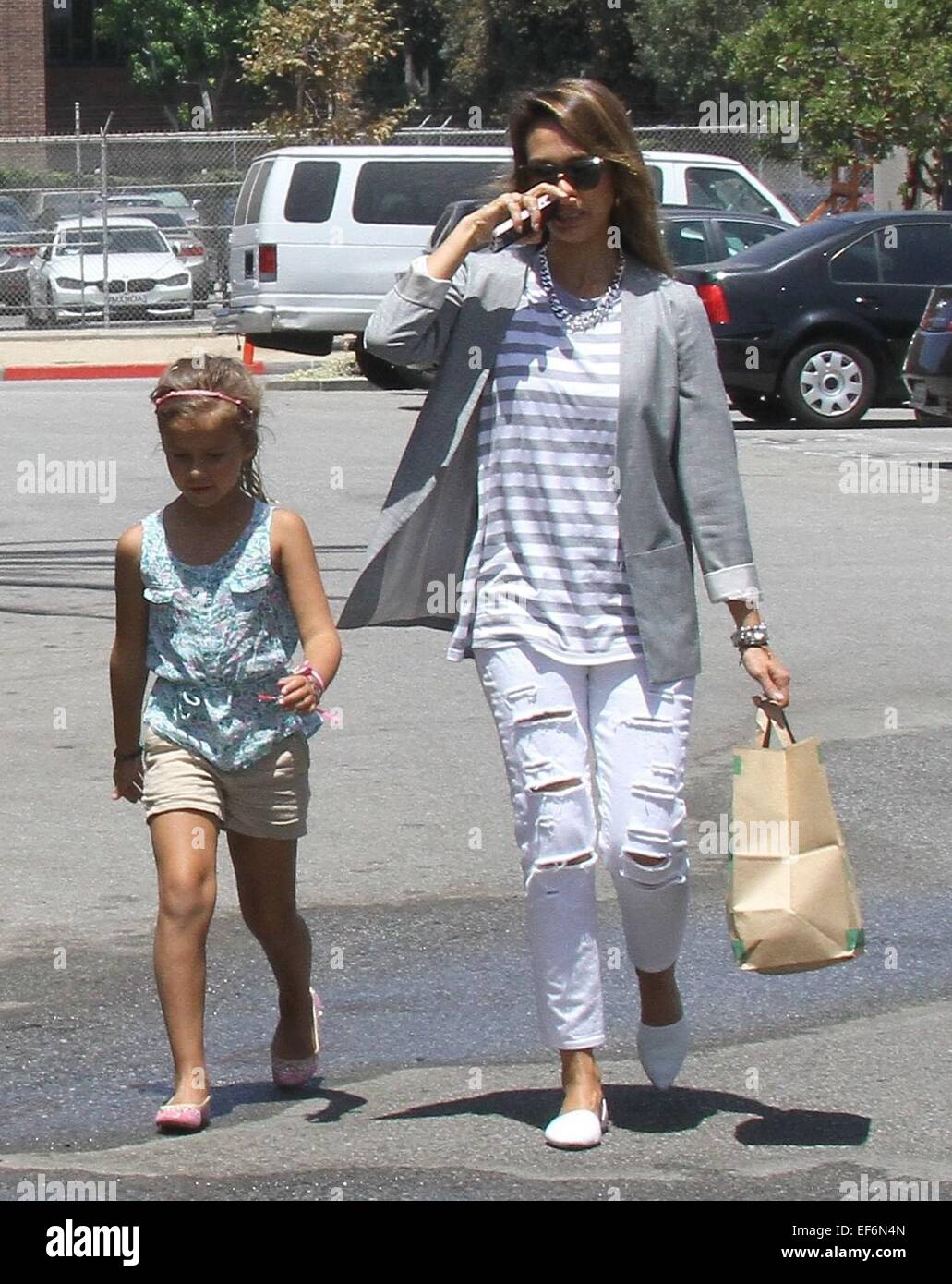 Jessica Alba spotted at Mrs. Winston's Green Grocery with her daughter(00)