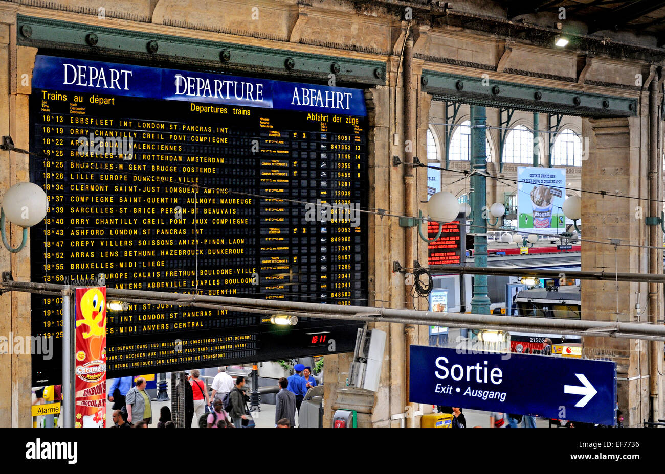 Paris, France. Departure board at Gare du Nord station Stock Photo - Alamy