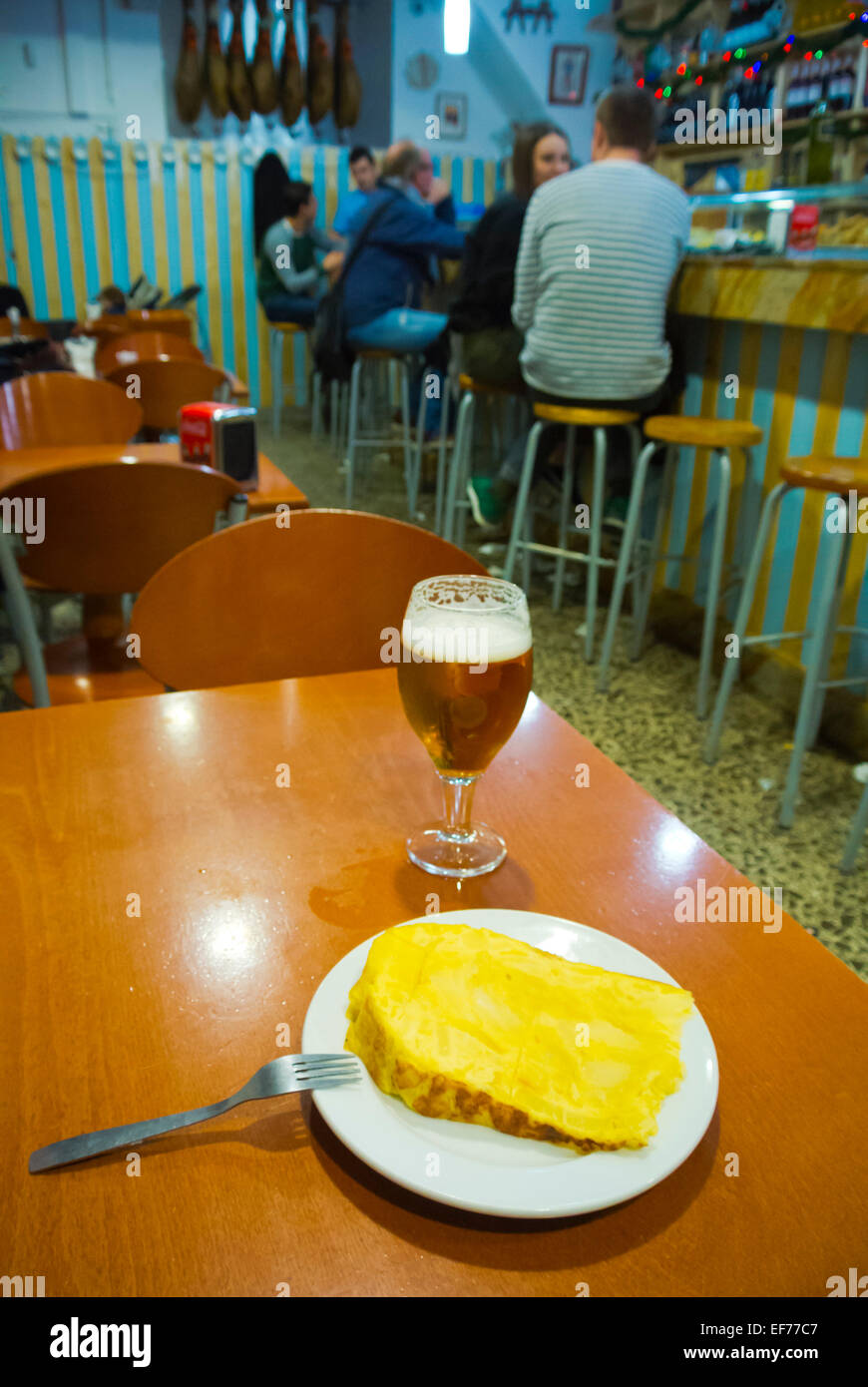 Tortilla and a beer, Bar Celta Pulperia, famous tapas bar, Carrer de la Merce, Barri Gotic, Barcelona, Spain Stock Photo
