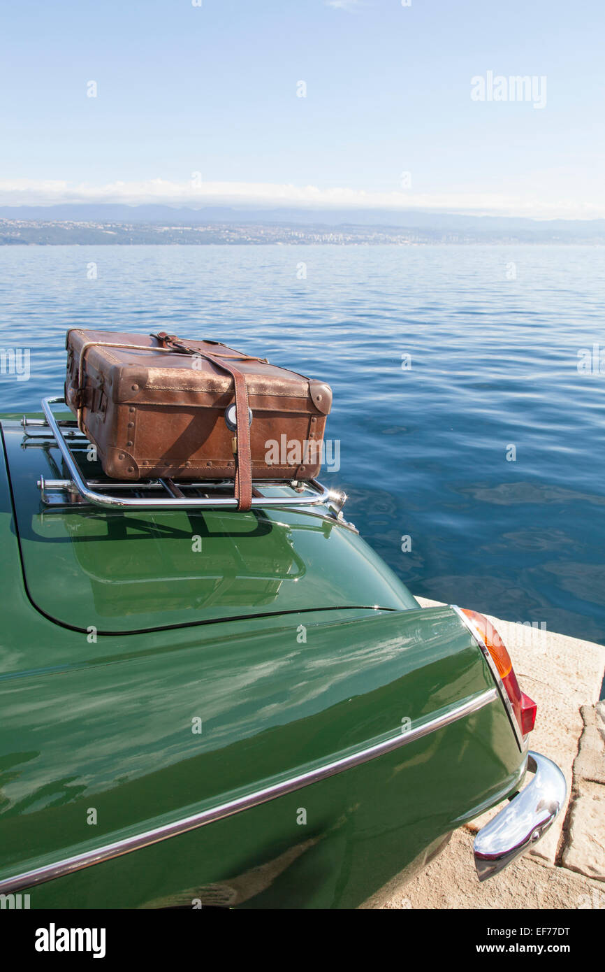 Suitcase vintage car hires stock photography and images Alamy