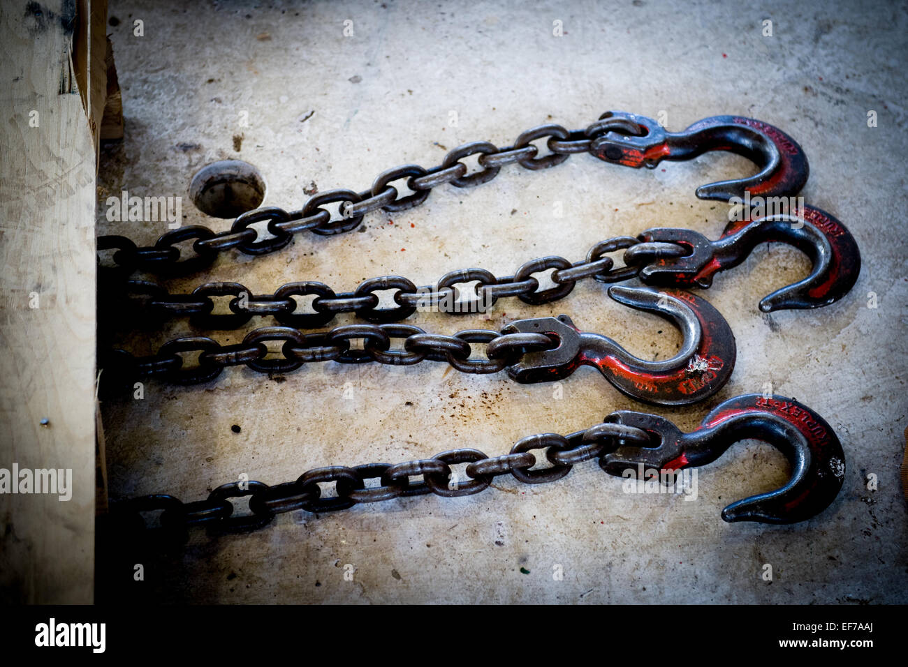 Close up of large metal chain links. Huge oval shaped metal links with two  separate holes. Gray with brown rusty patches Stock Photo - Alamy