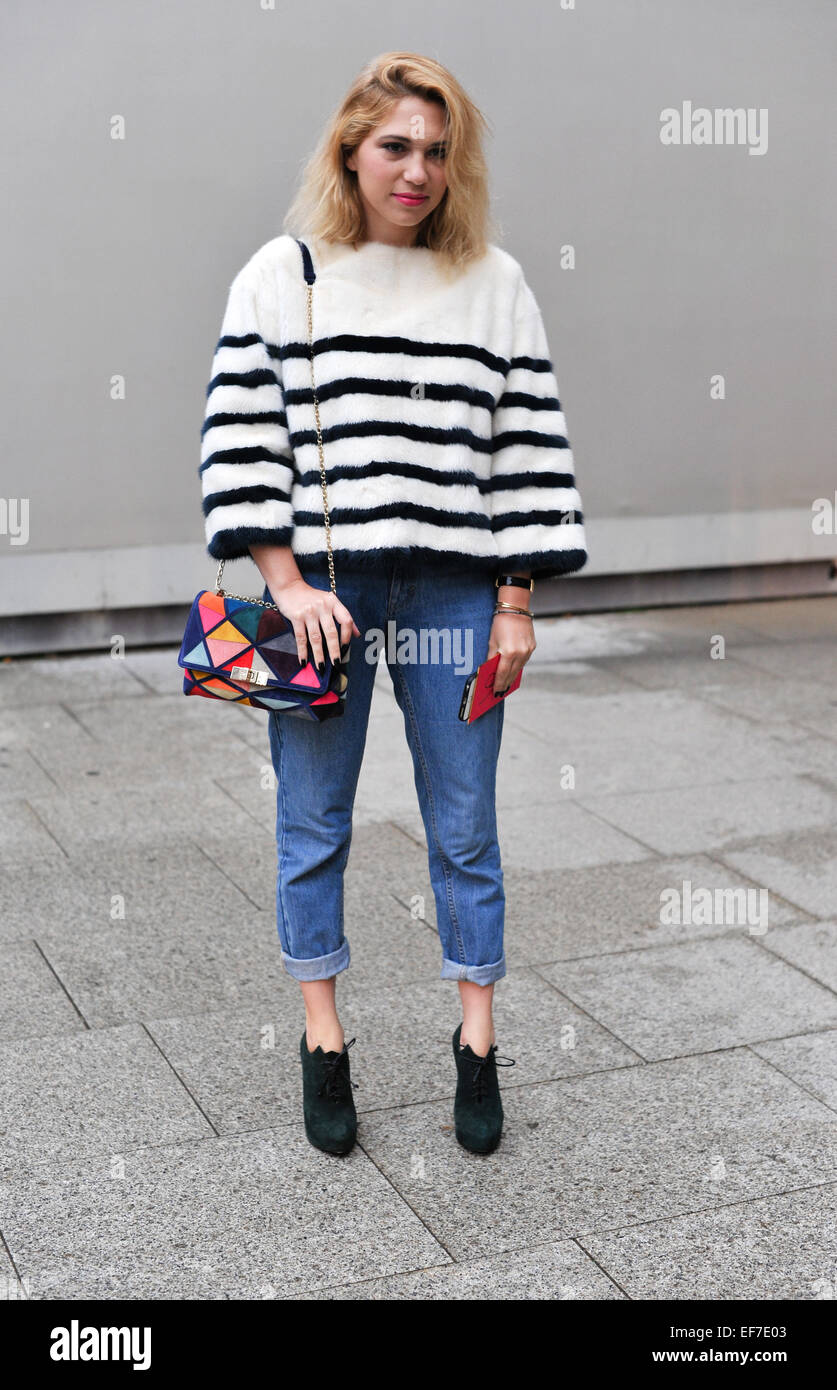 Camille Seydoux arrives at the Schiaparelli Haute Couture Fall