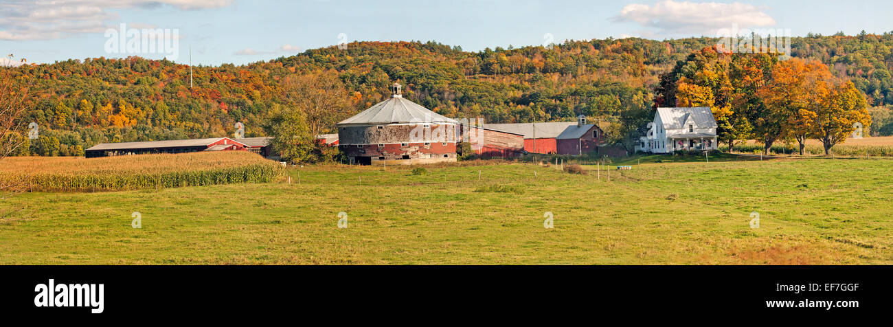 Round dairy farm in Vermont, USA Stock Photo - Alamy