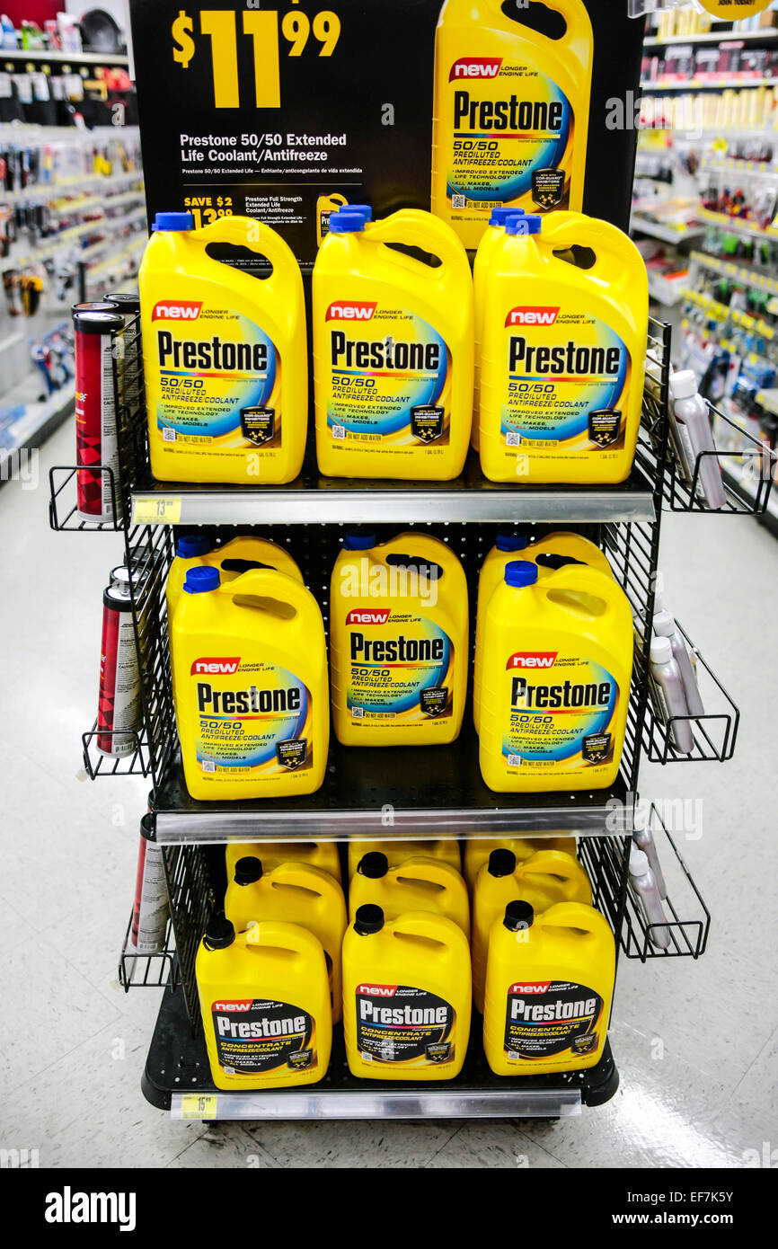 Prestone Coolant on offer  in an auto parts shop Stock Photo