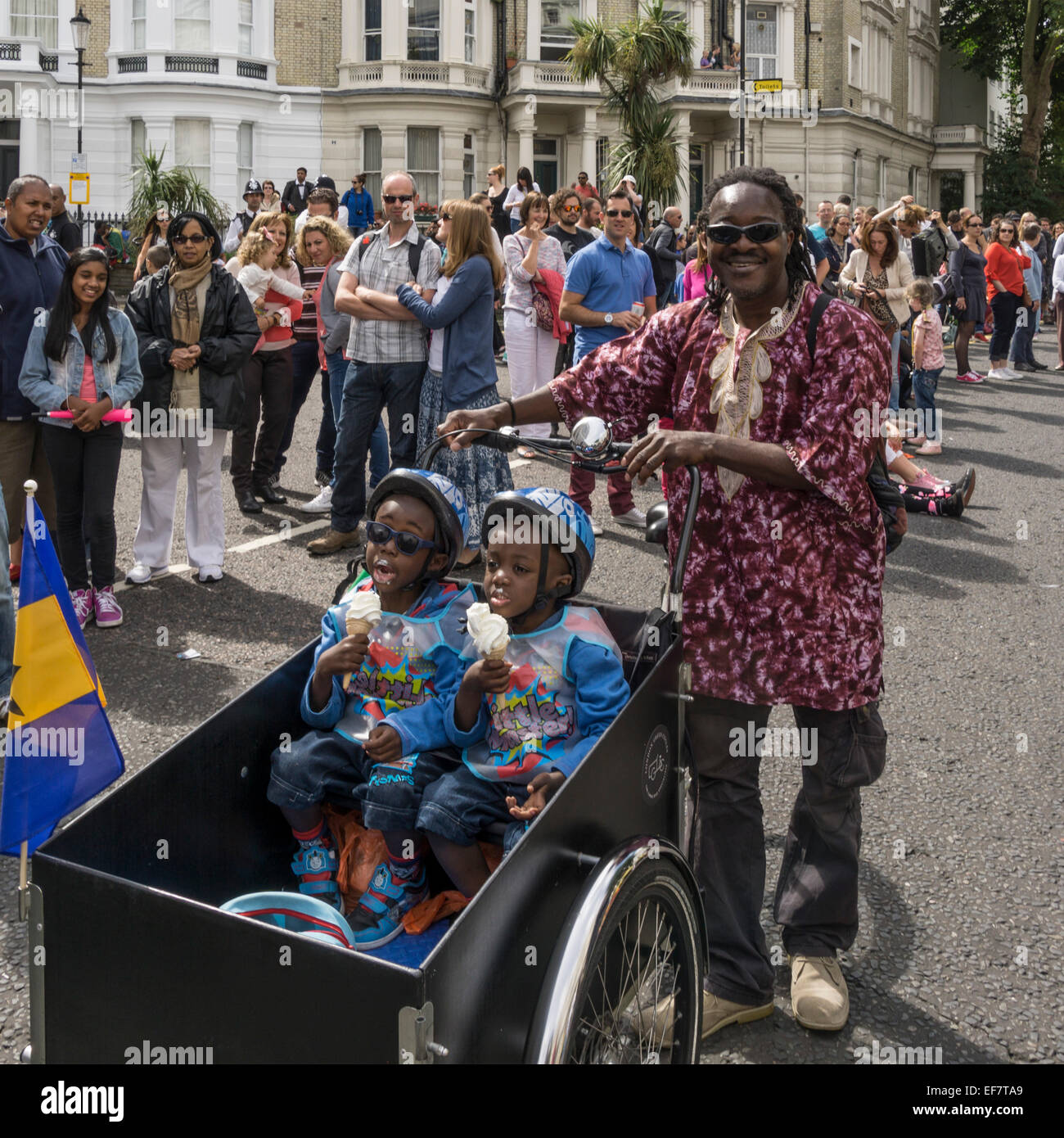 Notting hill carnival crowd hi-res stock photography and images - Alamy