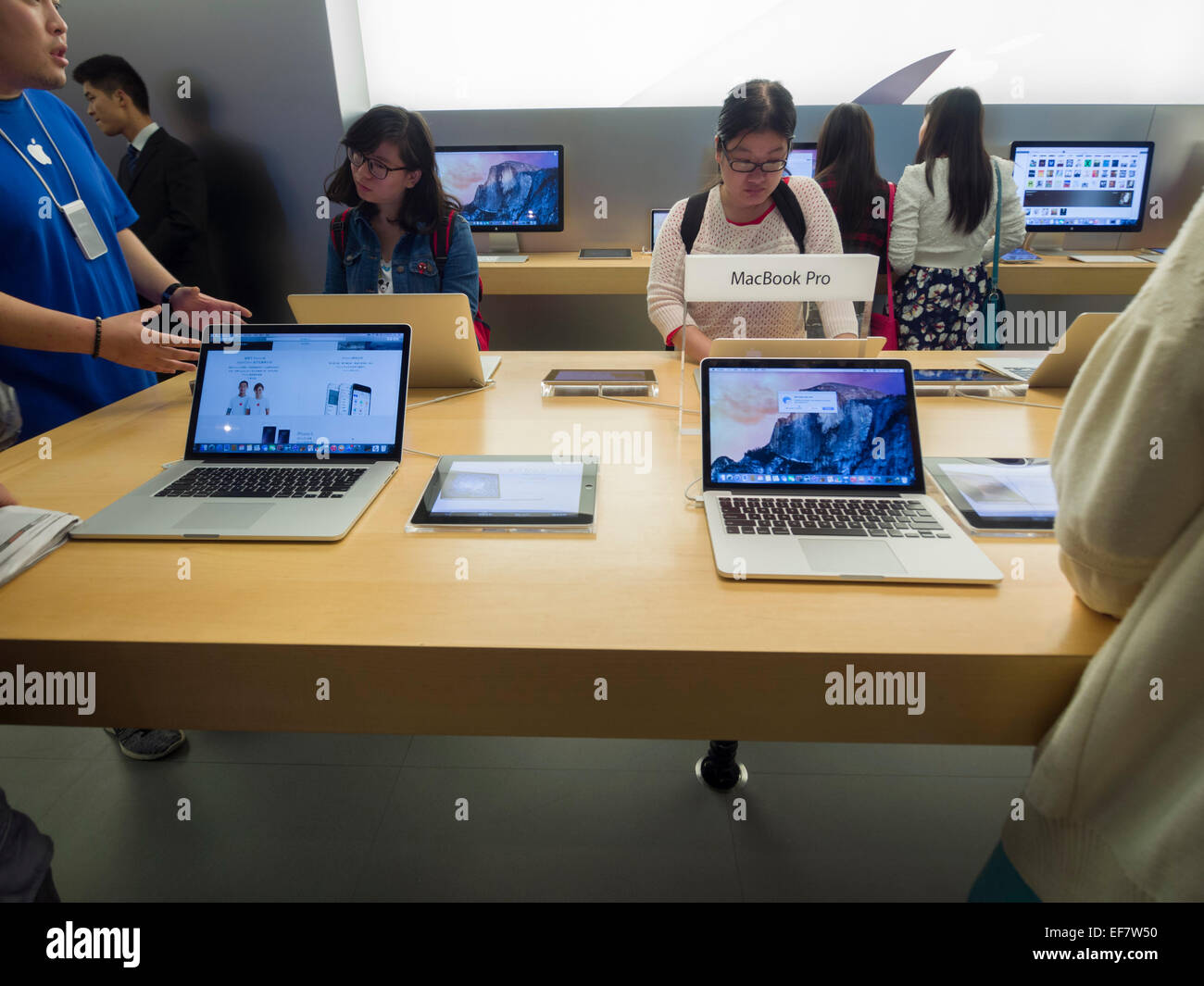 Laptops shop hires stock photography and images Alamy