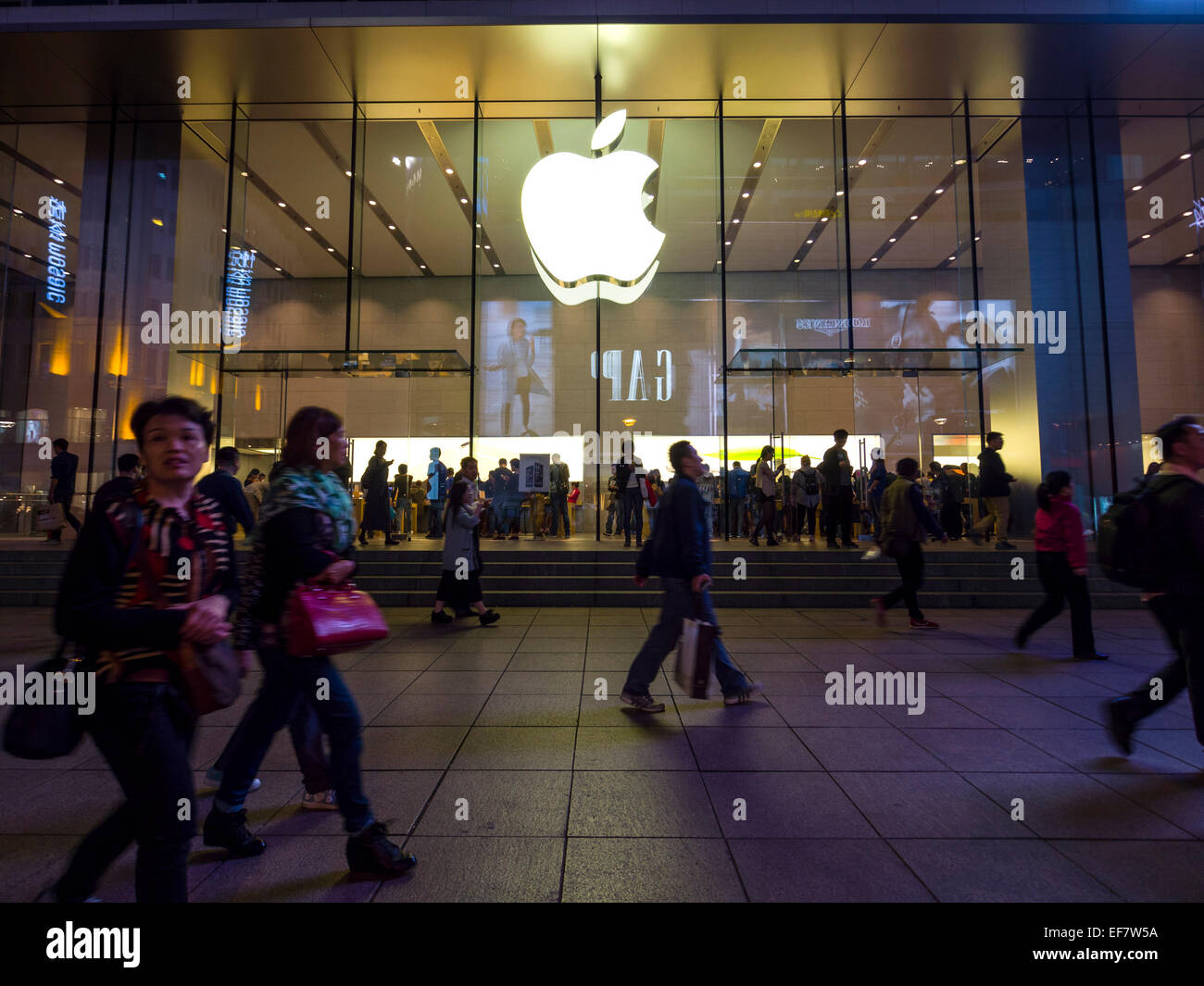 Apple store located on Nanjing Road in Shanghai, China Stock Photo