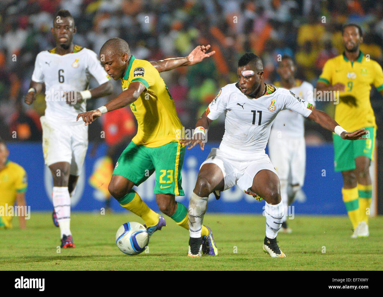 Equitorial Guinea. 27th Jan, 2015. African Cup of Nations football tournament, South Africa versus Ghana. Tokelo Rantie (South Africa) challenges Mubarak Wakaso ( Ghana ) © Action Plus Sports/Alamy Live News Stock Photo
